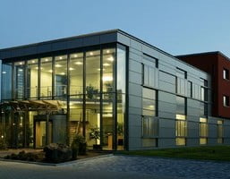 Остекленный дом