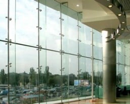 Стена из стекла